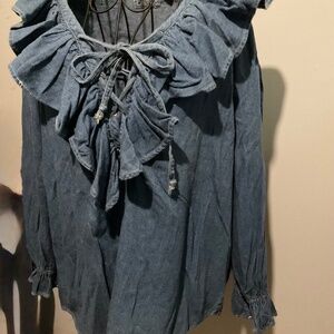 EVER BLUE  FROM TRIPLE 5 . VINTAGE BLUE JEAN BLOUSE SIZE MED.